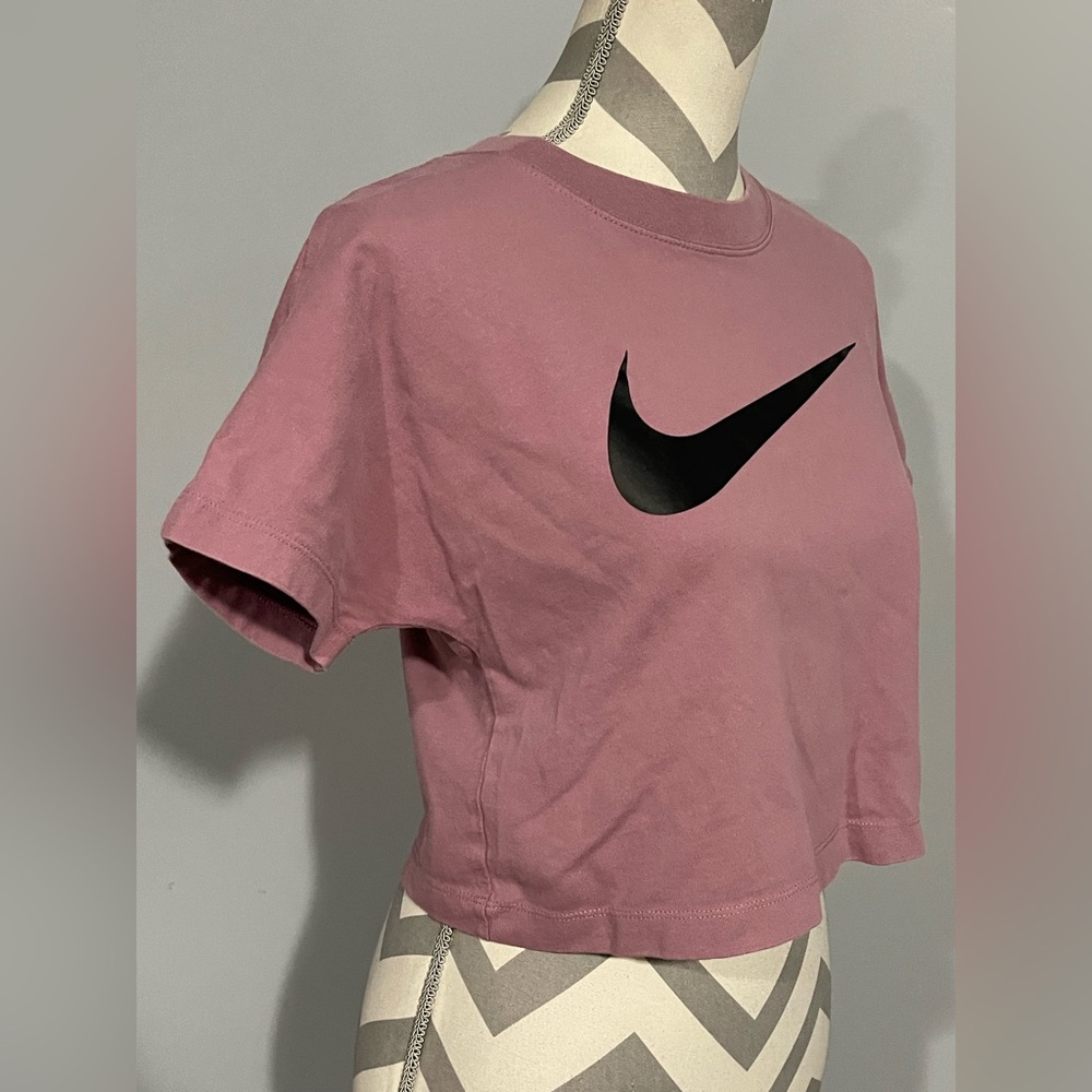 Nike Women's Pink Crop Top - Picture 6 of 8